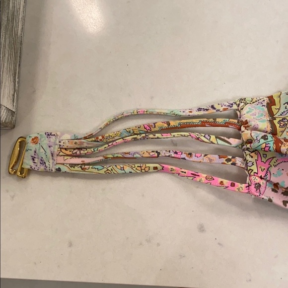 Victoria’s Secret Swimsuit Top 34B - Picture 3 of 4